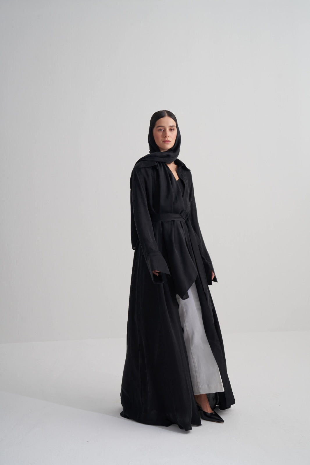 Siyah Yapraklı Cupro Jakar Abaya