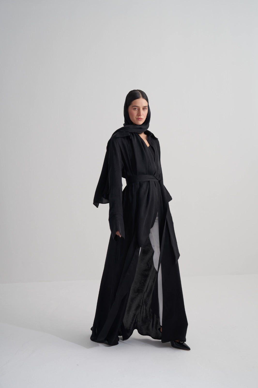 Siyah Yapraklı Cupro Jakar Abaya