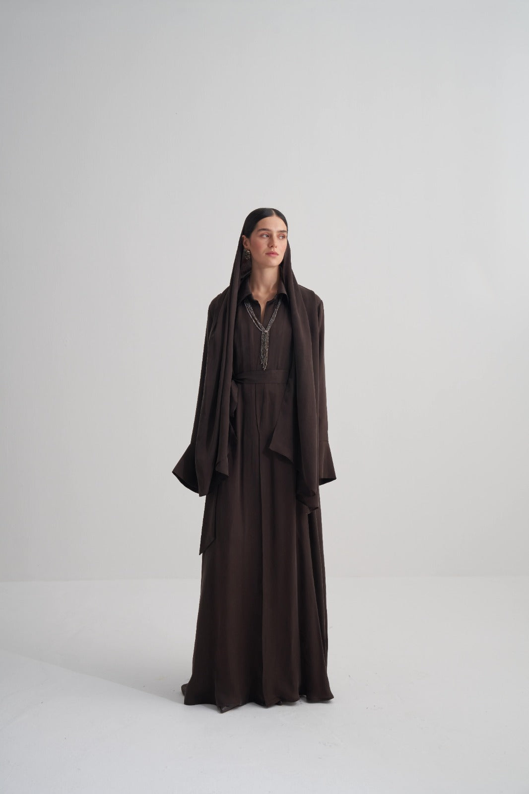 Kahverengi Cupro Jakar Yapraklı Abaya