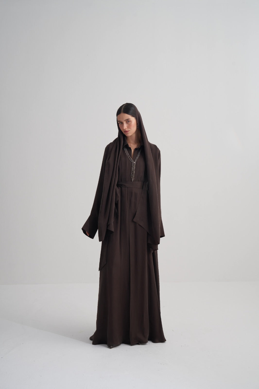 Kahverengi Cupro Jakar Yapraklı Abaya