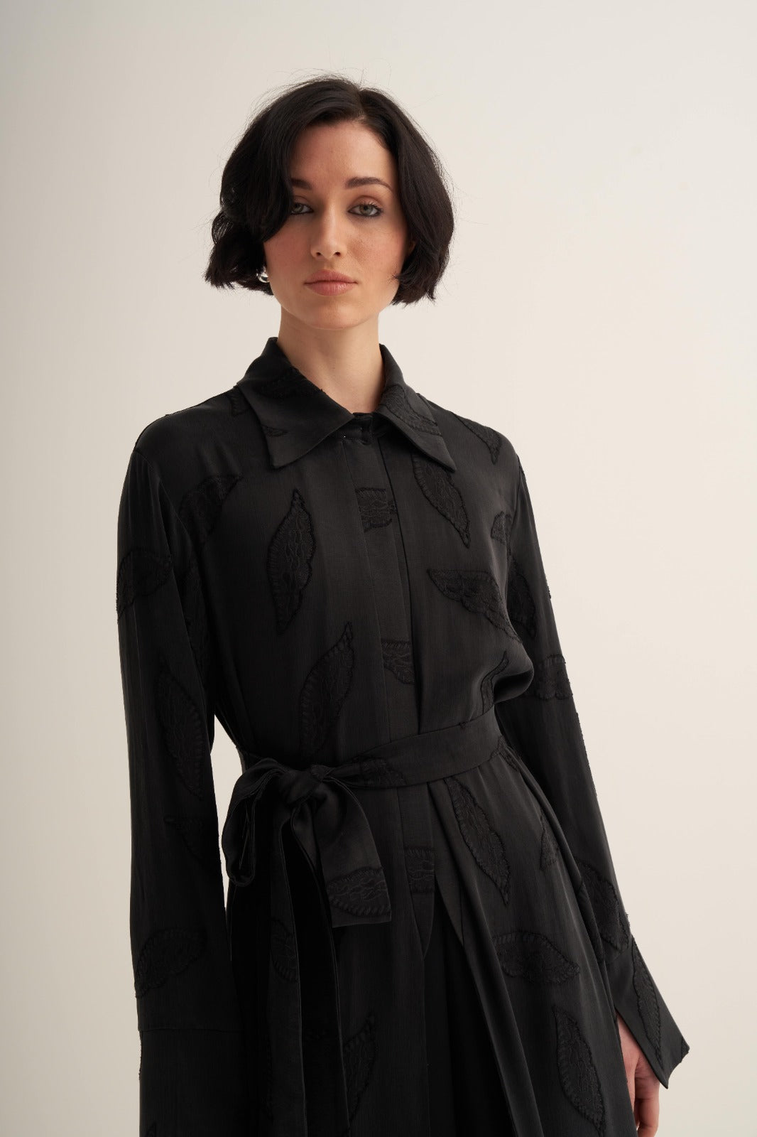 Cupro Jakar Siyah Yapraklı Abaya