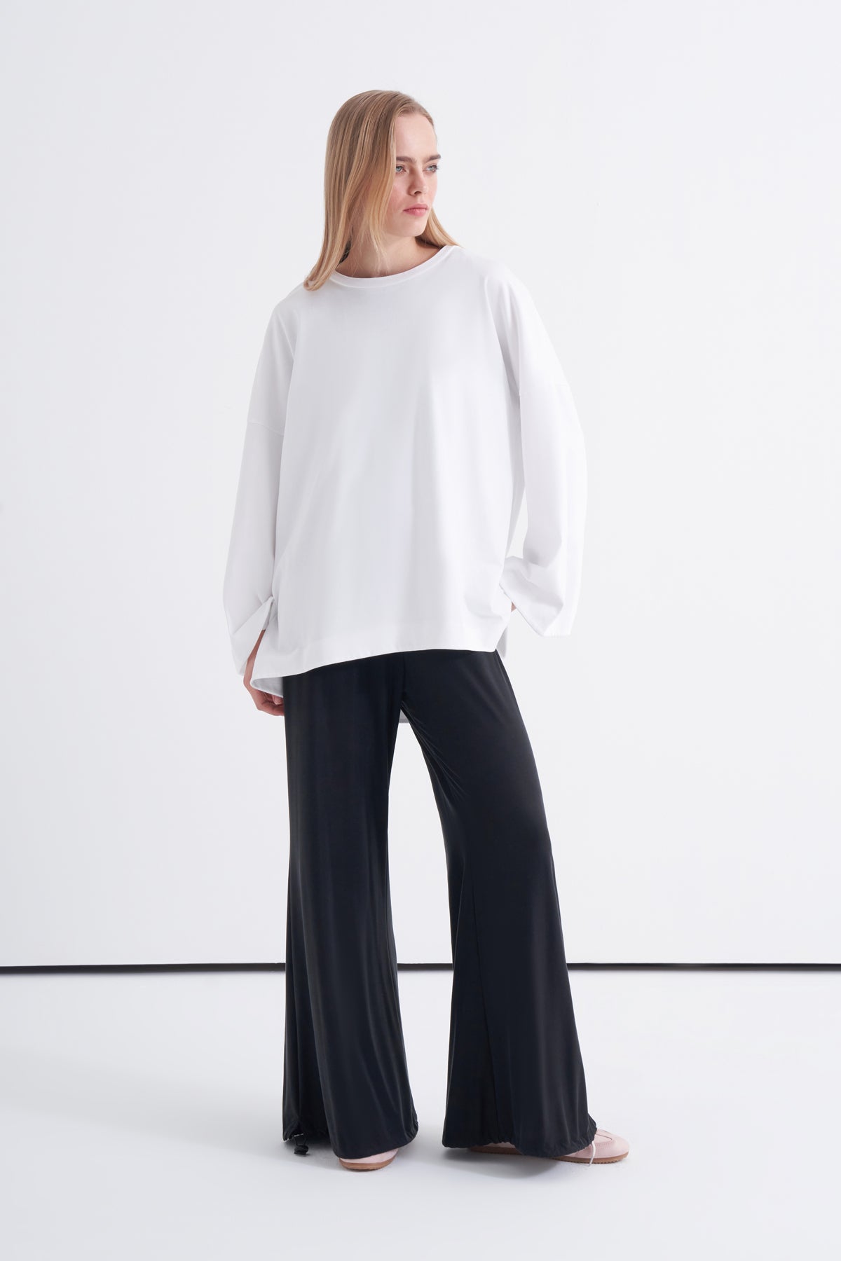 Beyaz Basic Sweatshirt
