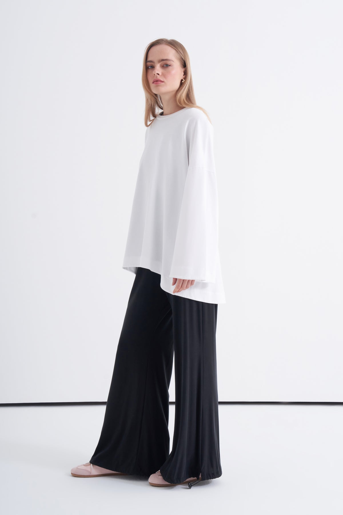Beyaz Basic Sweatshirt