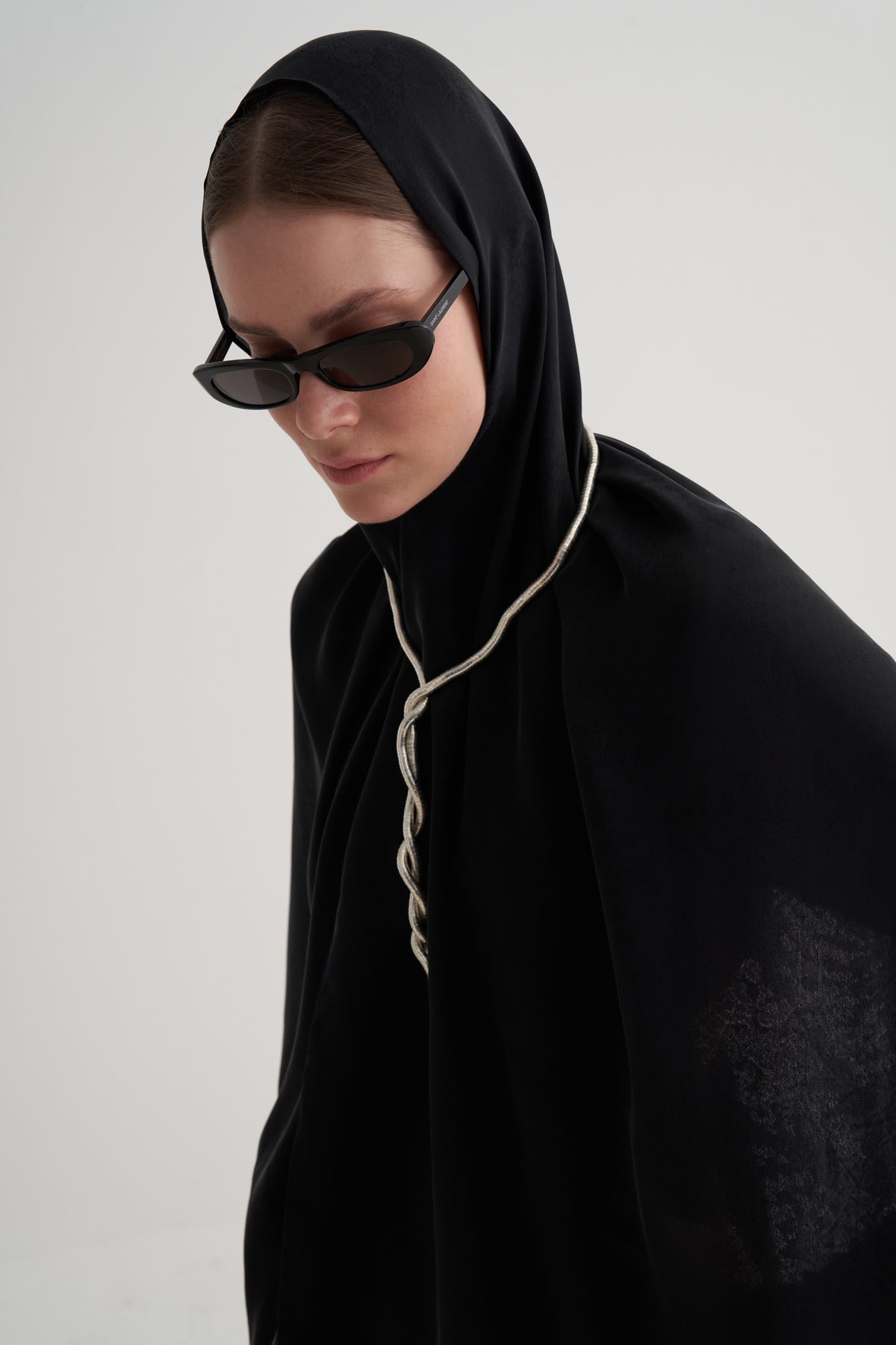 Siyah Cupro Jakar Yapraklı Şal