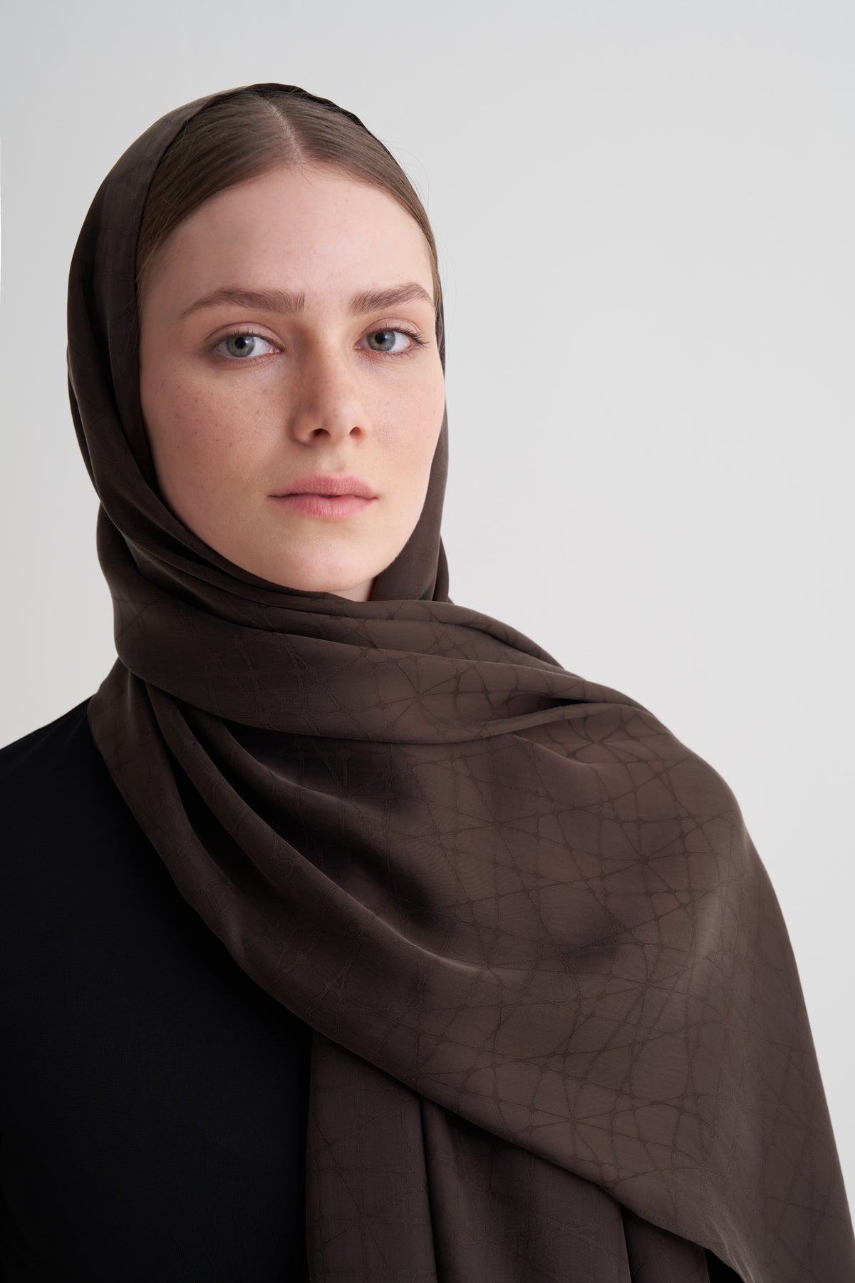 Kahverengi Cupro Jakar Geometrik Şal