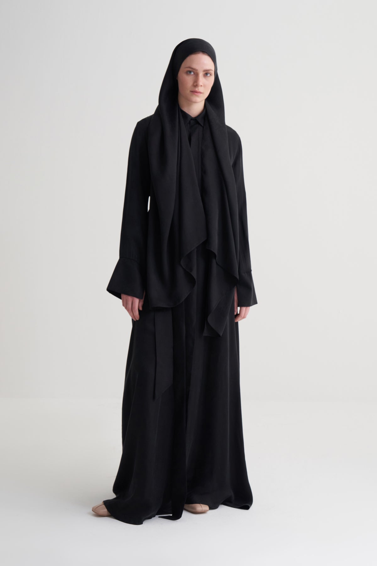 Siyah Cupro Jakar Yapraklı Abaya Şal Takım