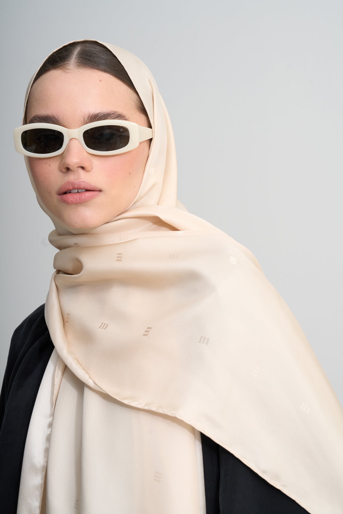 Bej M Logo Twill İpek Şal