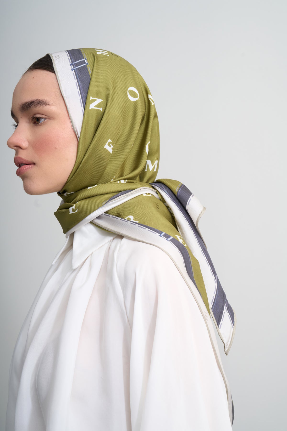 Yeşil Logo Twill İpek Üçgen Eşarp
