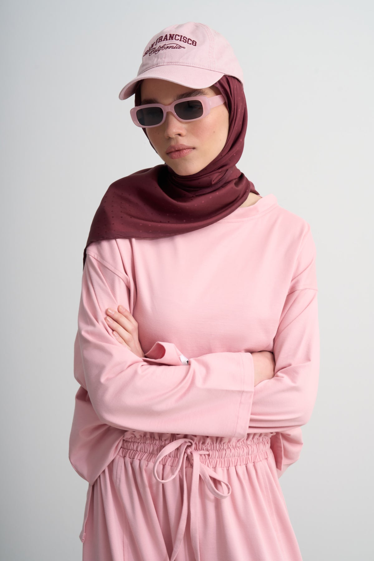 Bordo Puantiyeli Twill İpek Üçgen Eşarp