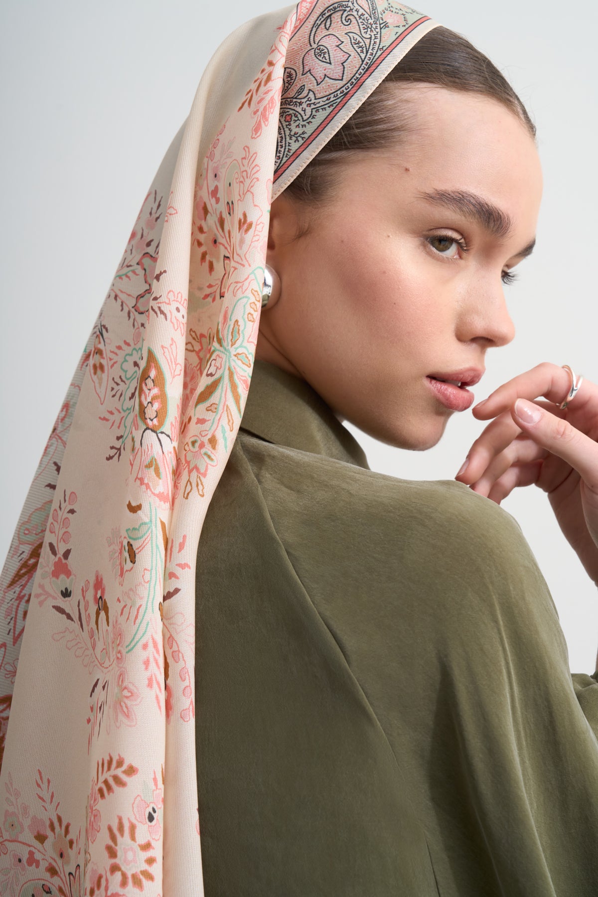 V Beige İvy