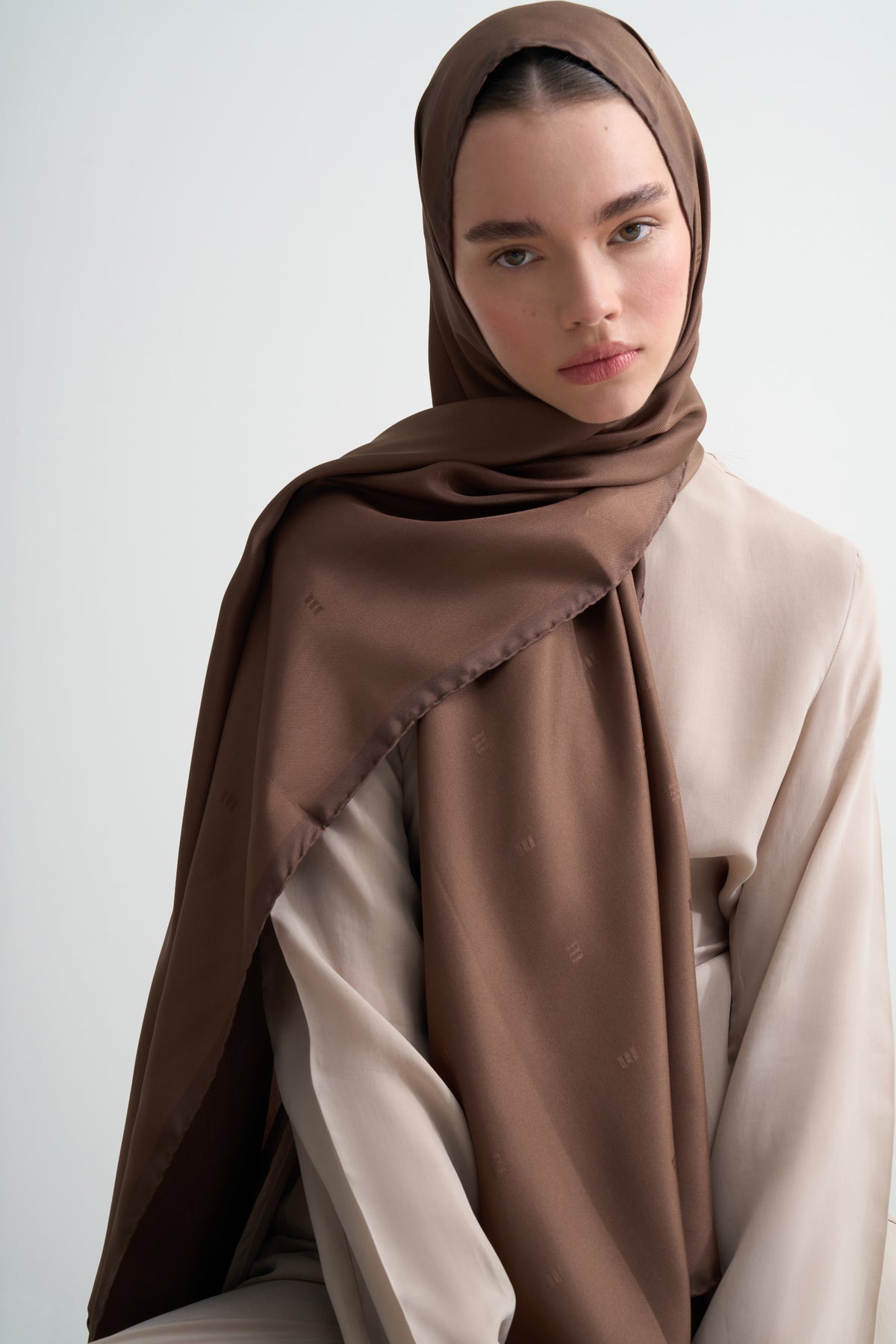 Kahverengi M Logo Twill İpek Şal