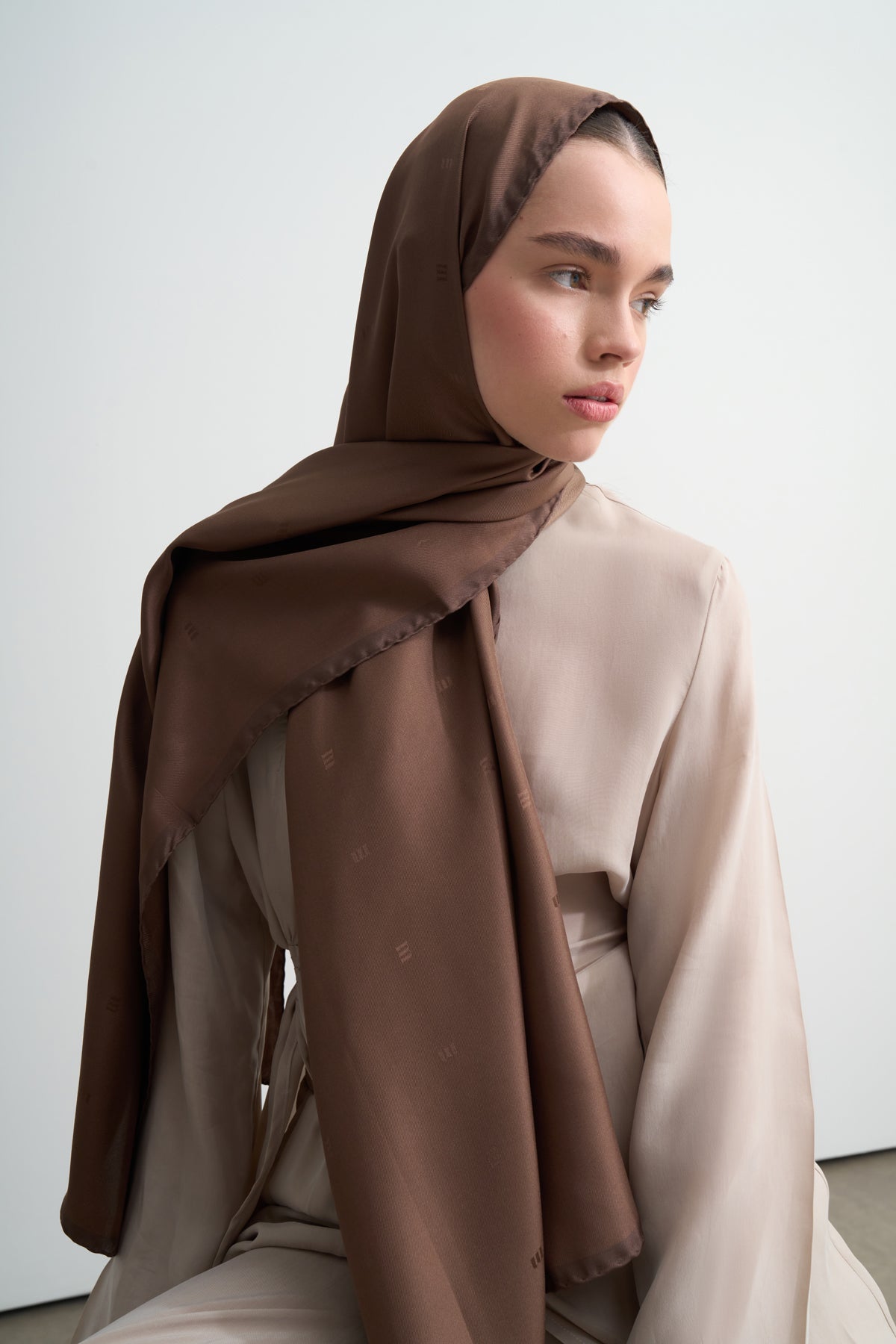 Kahverengi M Logo Twill İpek Şal