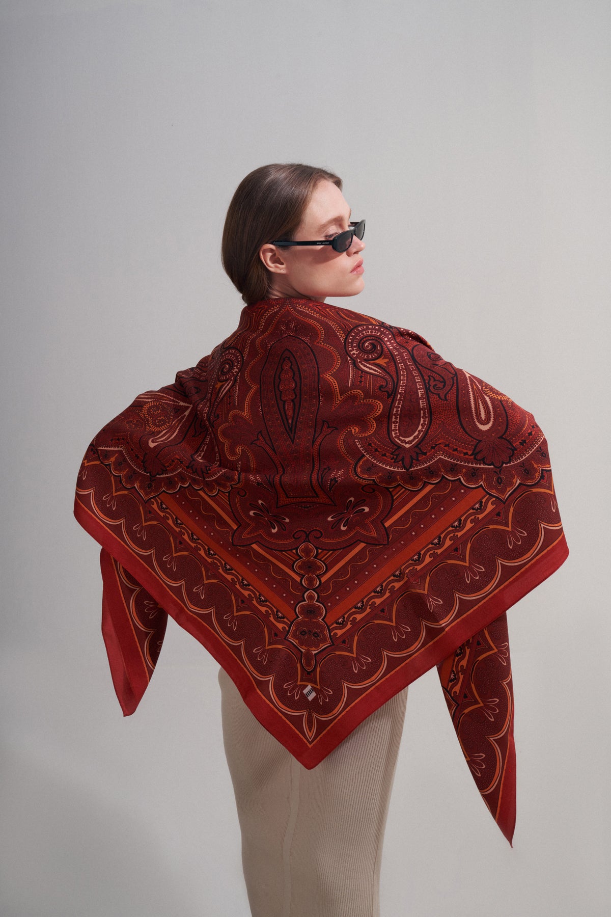 Etnik Desenli Kırmızı Omuz Şalı