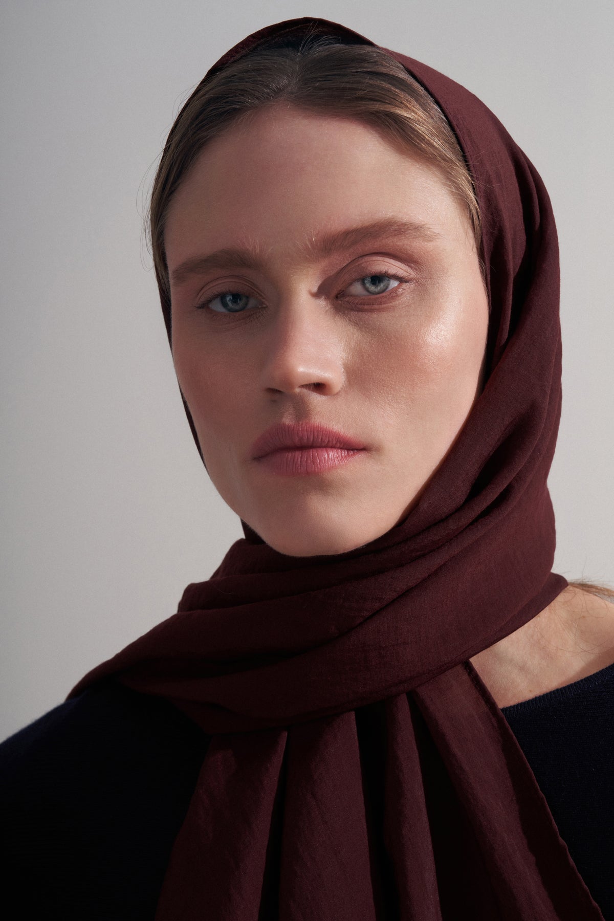 Bordo Kıvrımlı Şal