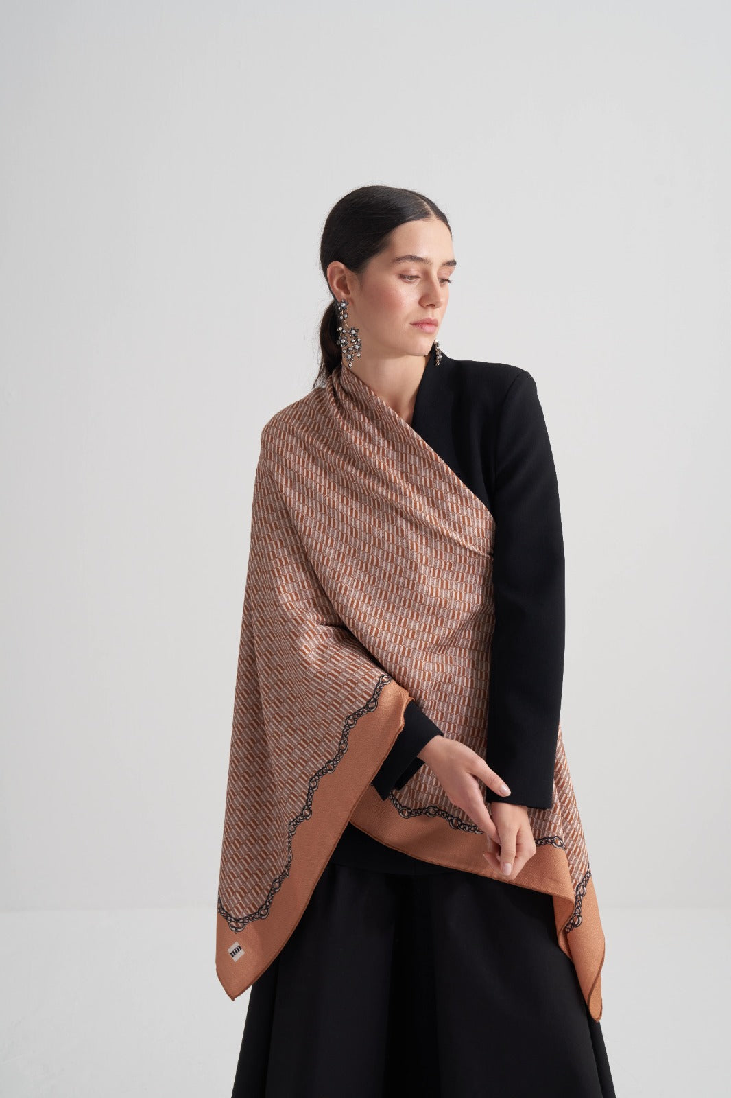 Karamel Moreno Logo Omuz Şalı