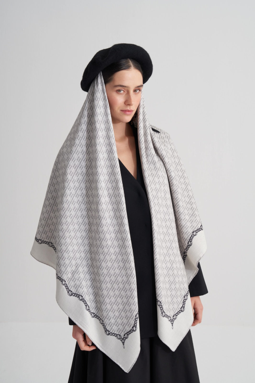 Gri Moreno Logo Omuz Şalı