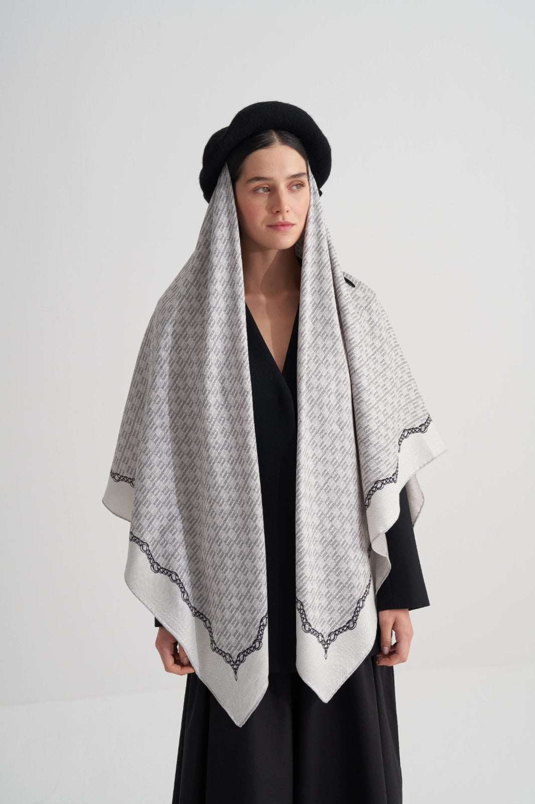 Gri Moreno Logo Omuz Şalı