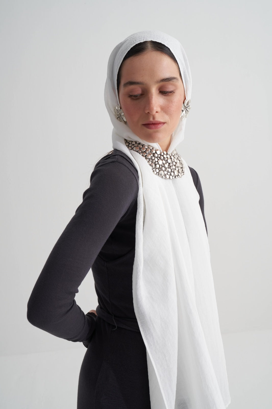 Beyaz Kıvrımlı Şal