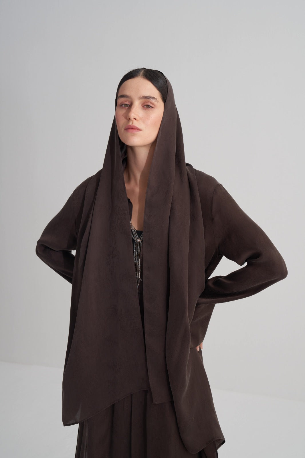 Kahverengi Cupro Jakar Yapraklı Şal