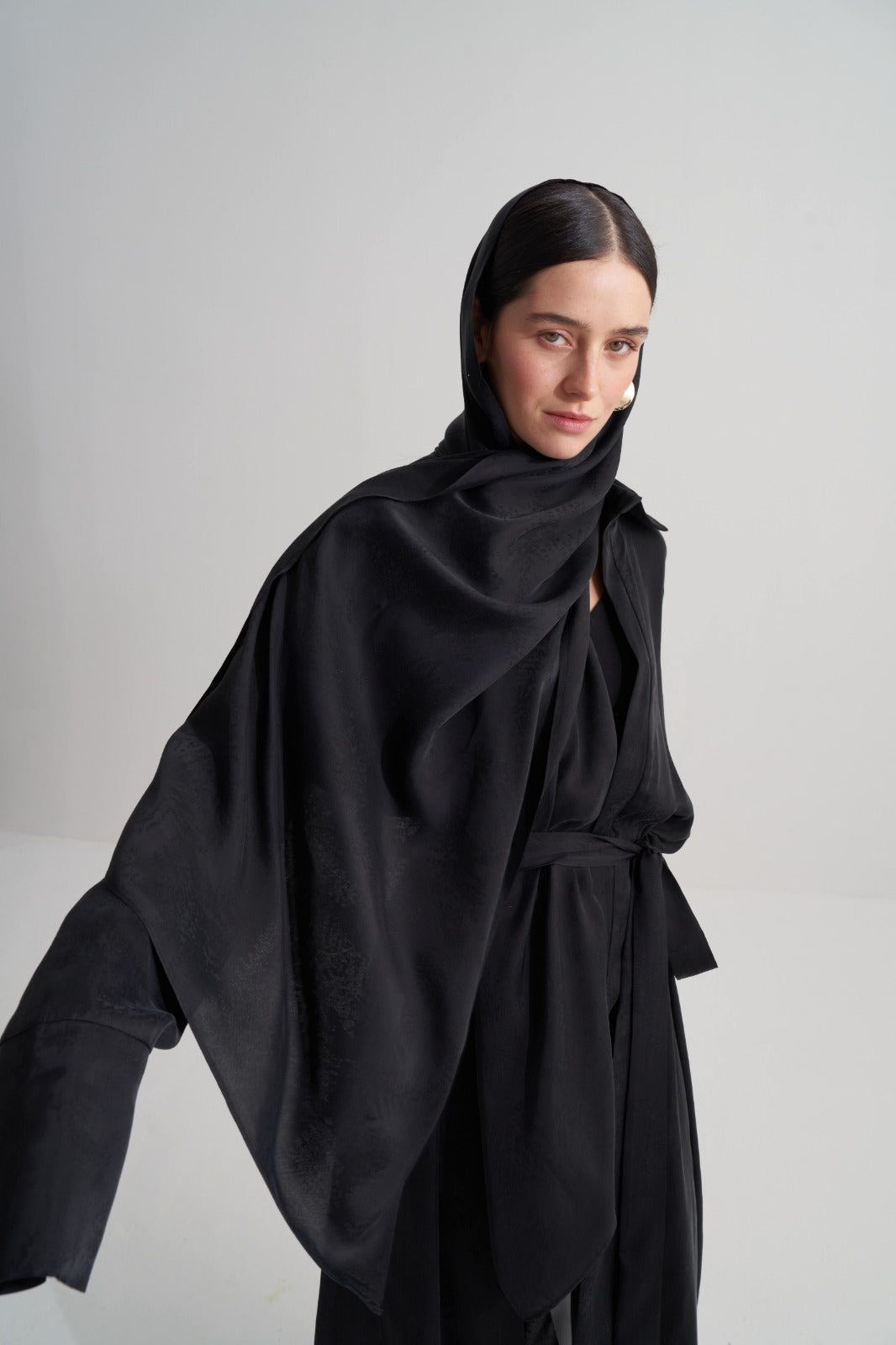 Siyah Cupro Jakar Yapraklı Abaya Şal Takım