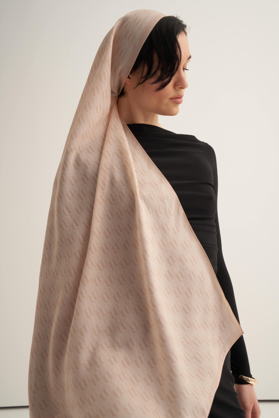 V Beige Soft M