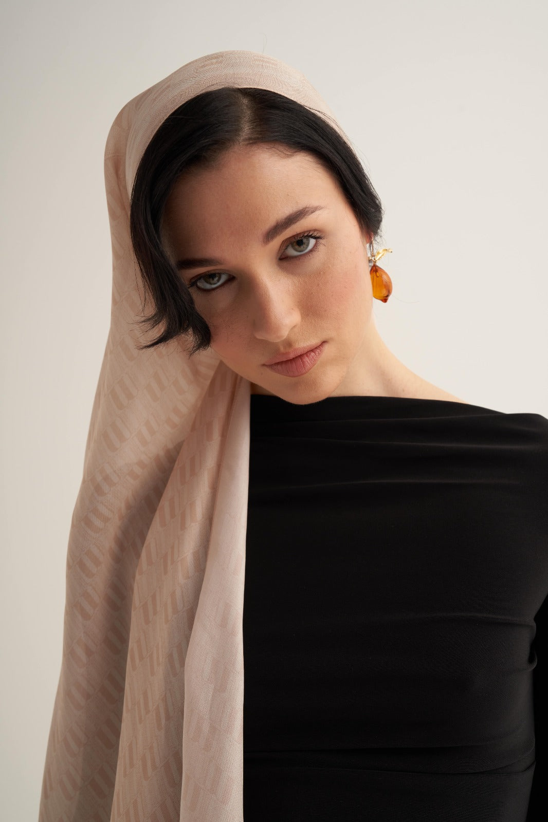 V Beige Soft M