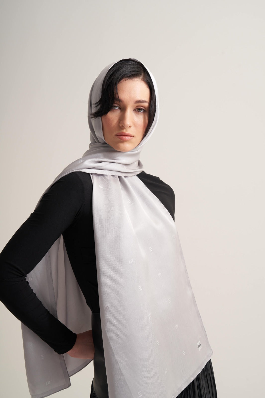 Gümüş M Logo Twill İpek Şal