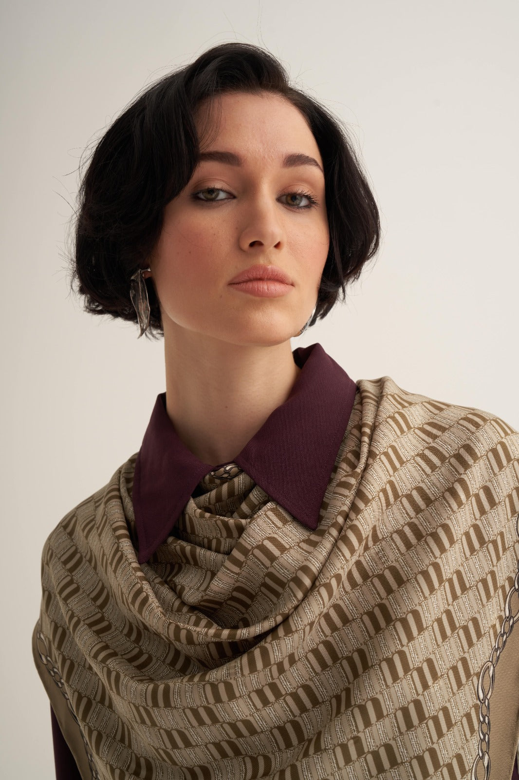 Yeşil M Logo Twill İpek Üçgen Eşarp