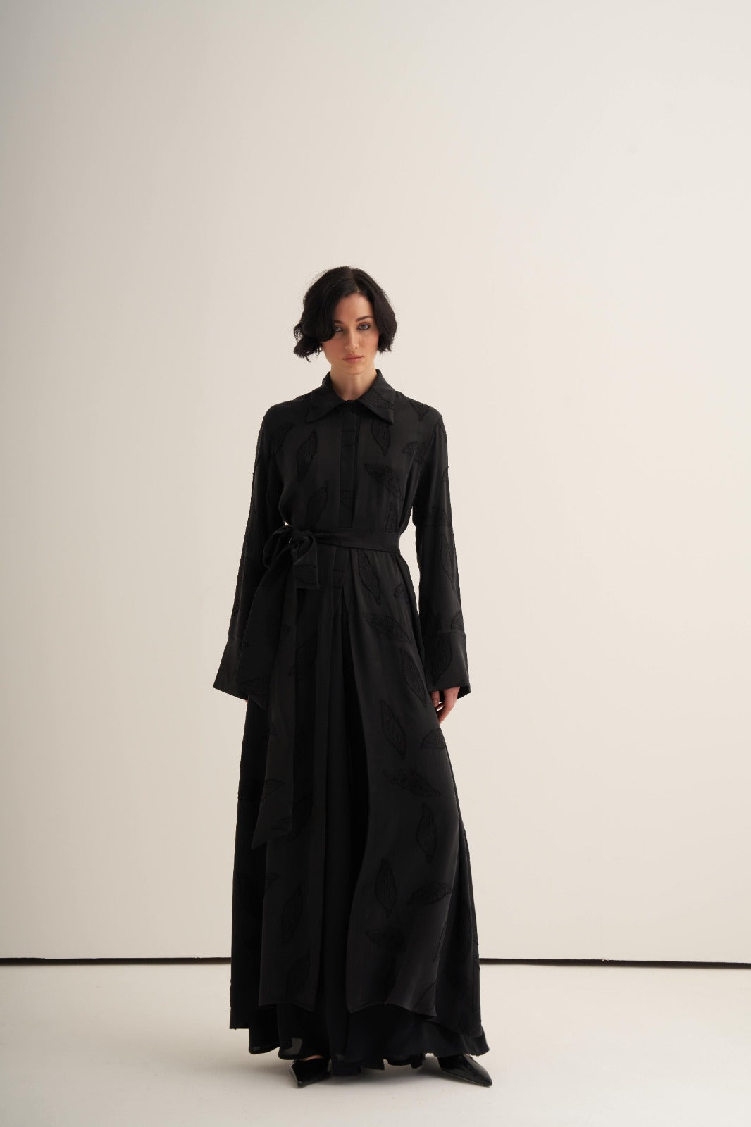 Cupro Jakar Siyah Yapraklı Abaya